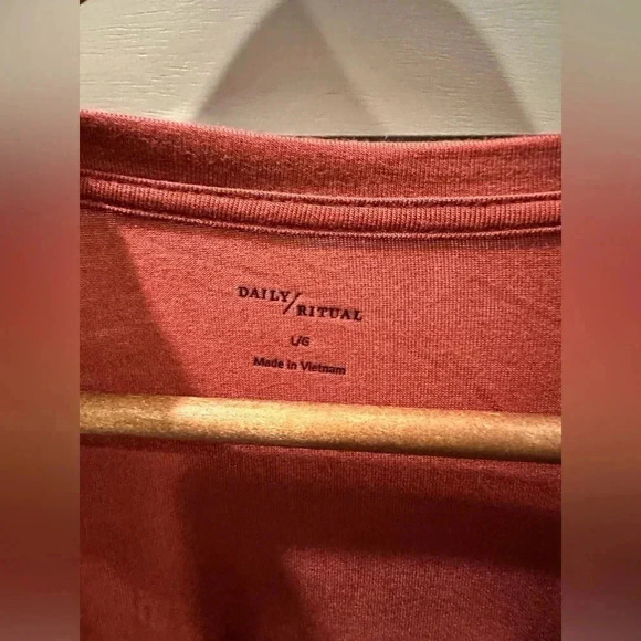 BNWT Daily Threads Night Shirt- Large - Picture 3 of 5